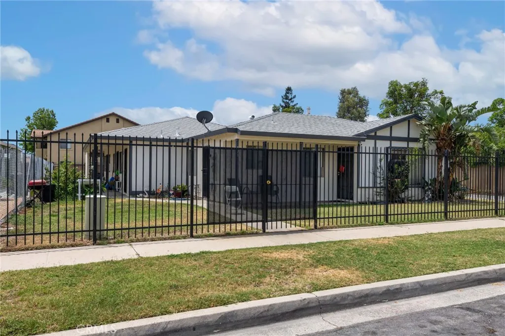595 W Shamrock St