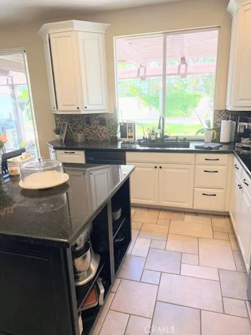 Spacious kitchen