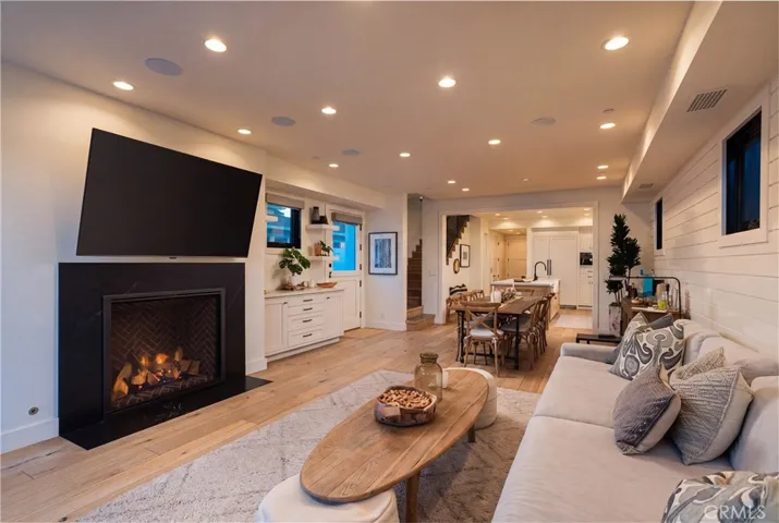 211 35th, Newport Beach, California 92663