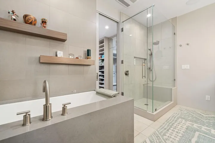 Primary Bath-Tub