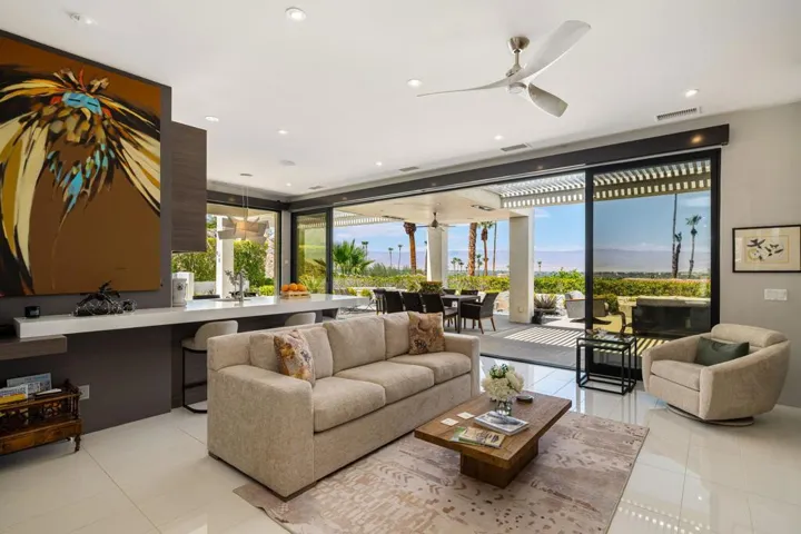 Livingroom-Patio