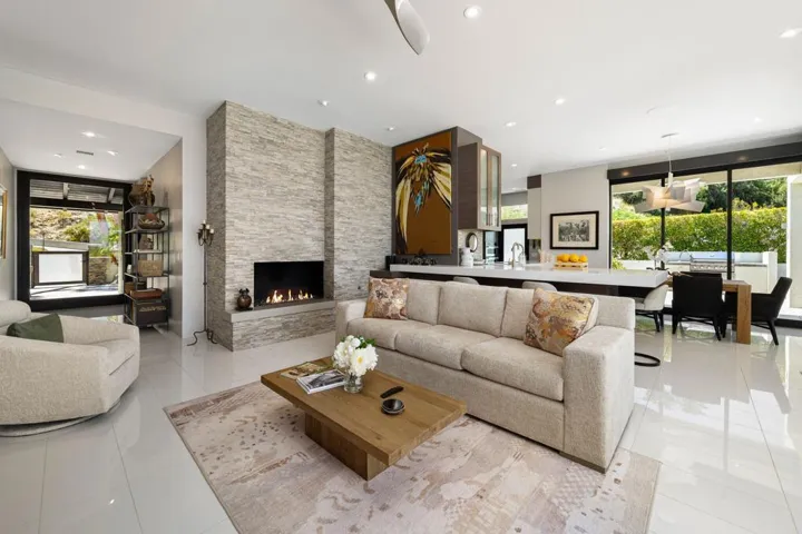 Livingroom fireplace