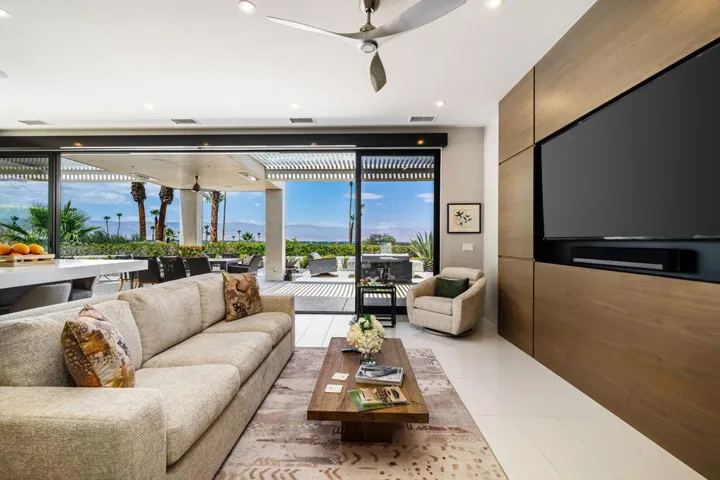 Livingroom-Patio