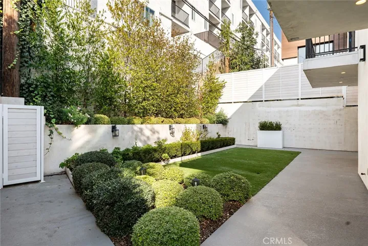 913 N Hilldale Avenue 3, West Hollywood, California 90069
