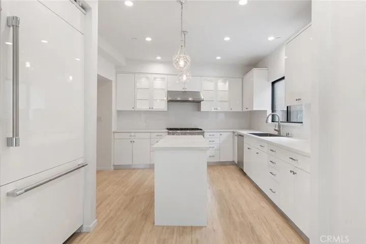 913 N Hilldale Avenue 3, West Hollywood, California 90069