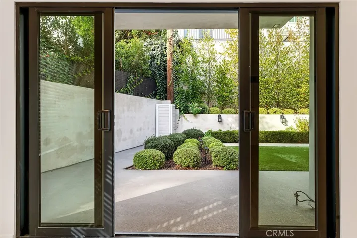 913 N Hilldale Avenue 3, West Hollywood, California 90069