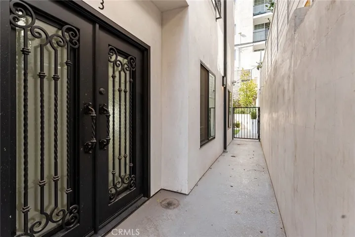 913 N Hilldale Avenue 3, West Hollywood, California 90069