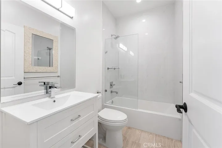 913 N Hilldale Avenue 3, West Hollywood, California 90069