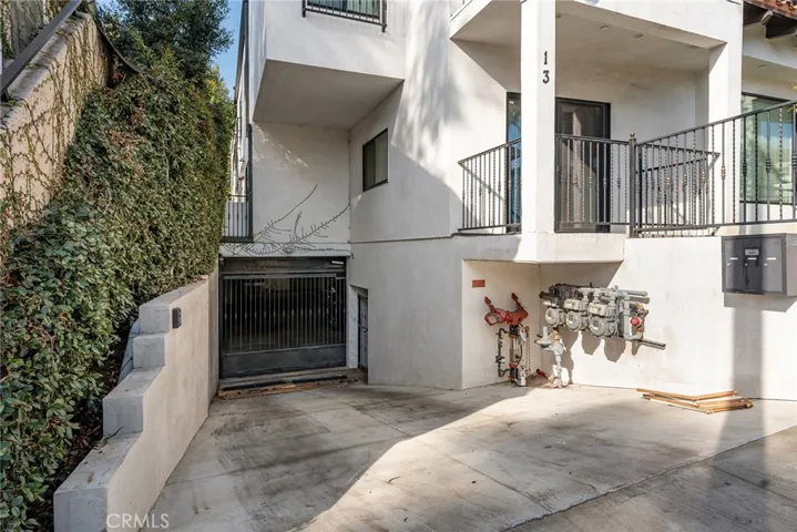913 N Hilldale Avenue 3, West Hollywood, California 90069