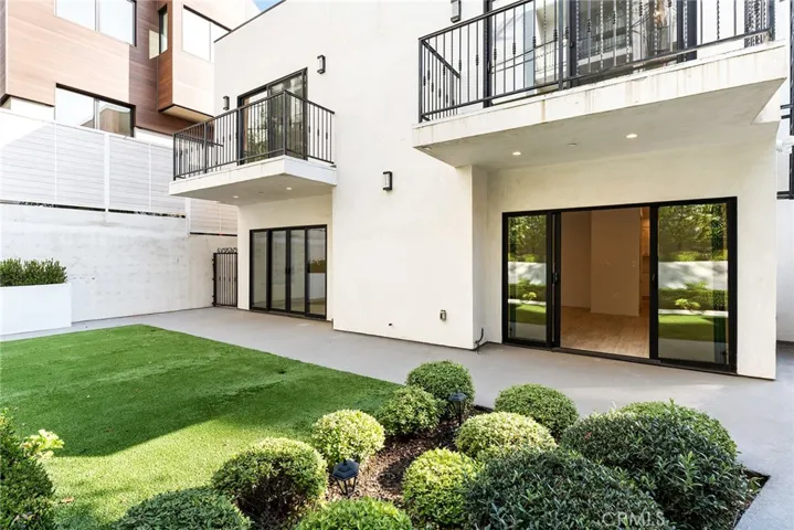 913 N Hilldale Avenue 3, West Hollywood, California 90069