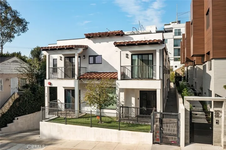 913 N Hilldale Avenue 3, West Hollywood, California 90069