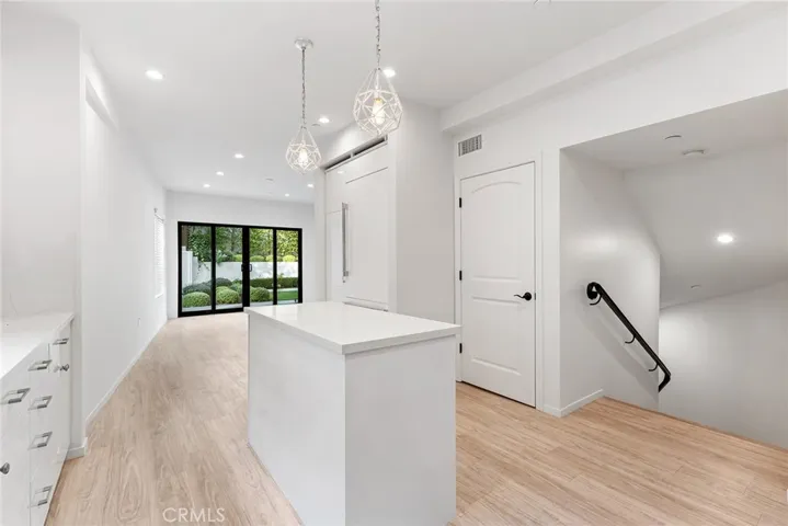 913 N Hilldale Avenue 3, West Hollywood, California 90069
