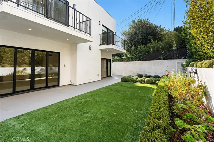 913 N Hilldale Avenue 3, West Hollywood, California 90069