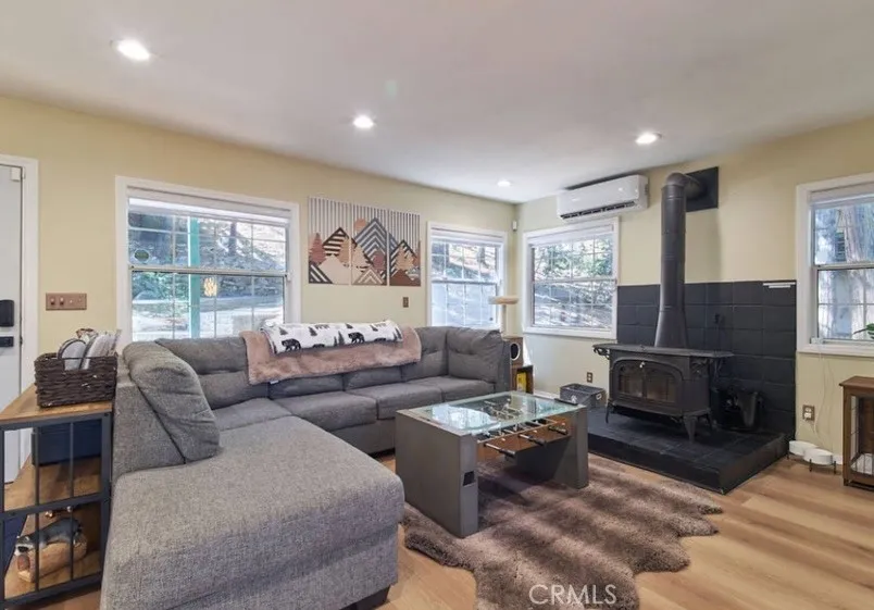 582 Rose Lane, Twin Peaks, California 92391 — photo 5