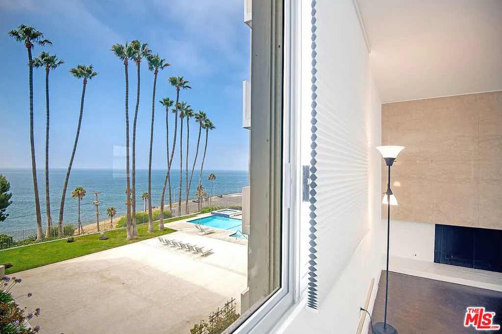 17366 W Sunset Blvd