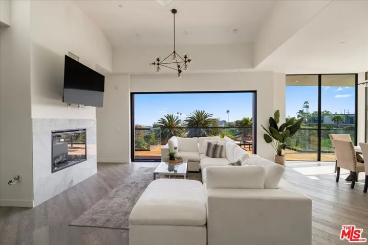 5675 Calpine Drive, Malibu, California 90265