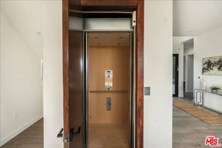 5675 Calpine Drive, Malibu, California 90265