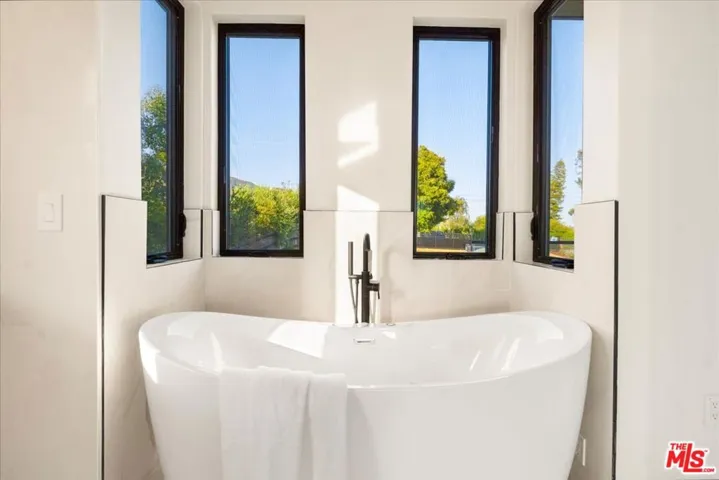 5675 Calpine Drive, Malibu, California 90265