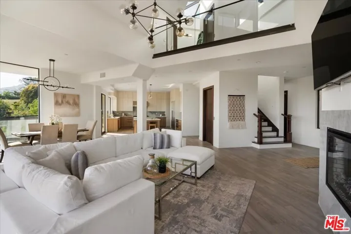 5675 Calpine Drive, Malibu, California 90265