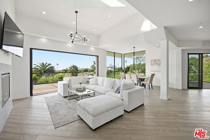 5675 Calpine Drive, Malibu, California 90265