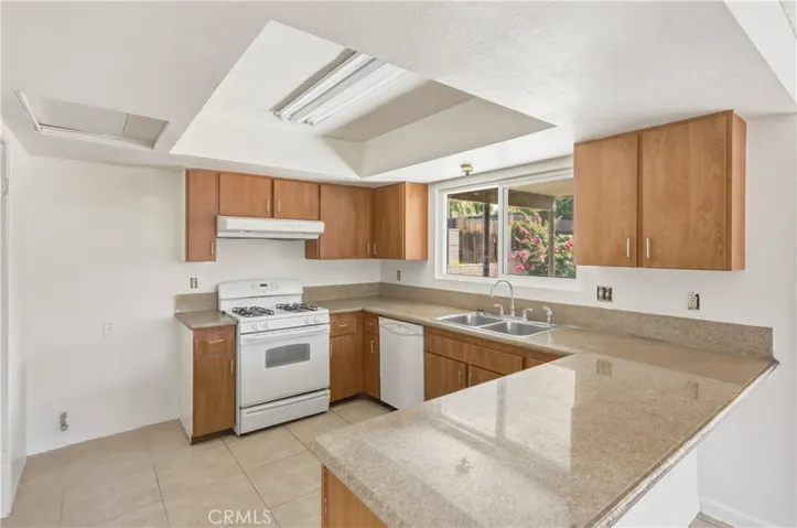 3001 Catalina Drive, Bakersfield, California 93306