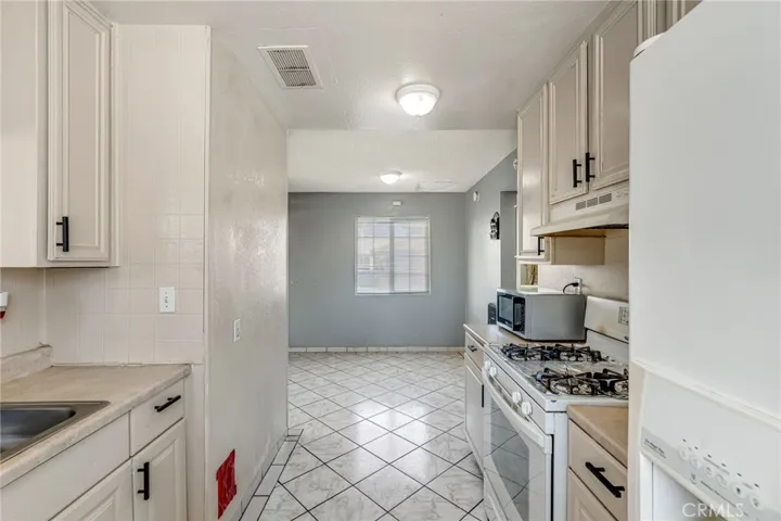 12116 Pluto Drive, Victorville, California 92392