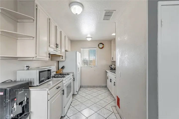 12116 Pluto Drive, Victorville, California 92392