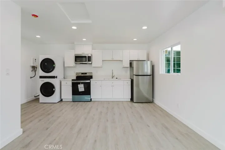 18306 Gresham Street, Northridge, California 91325