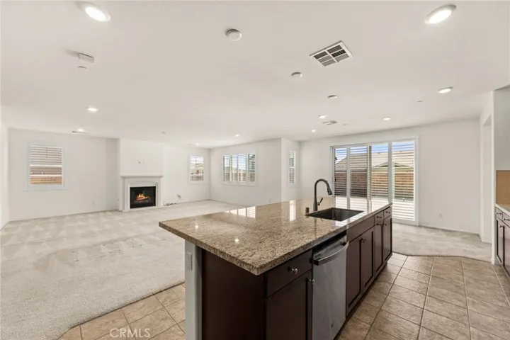 5562 Royal Oaks, Fontana, California 92336