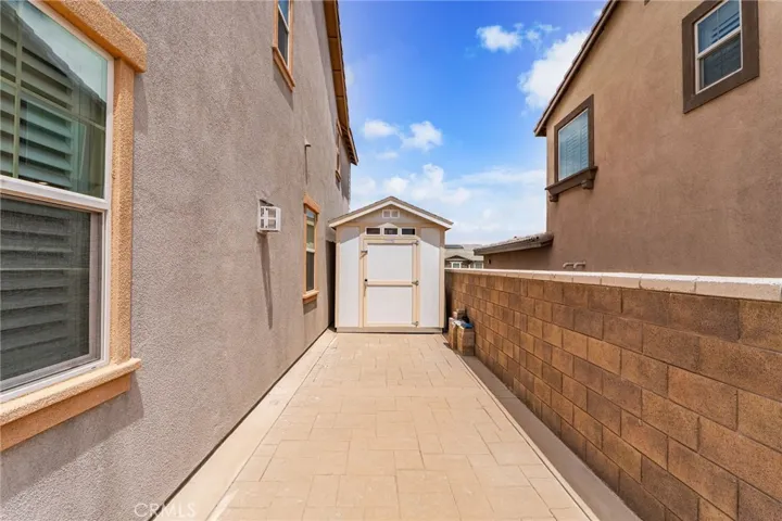 5562 Royal Oaks, Fontana, California 92336