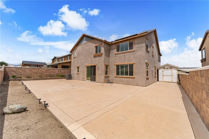 5562 Royal Oaks, Fontana, California 92336