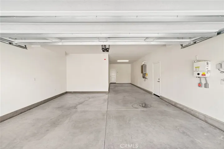 5562 Royal Oaks, Fontana, California 92336