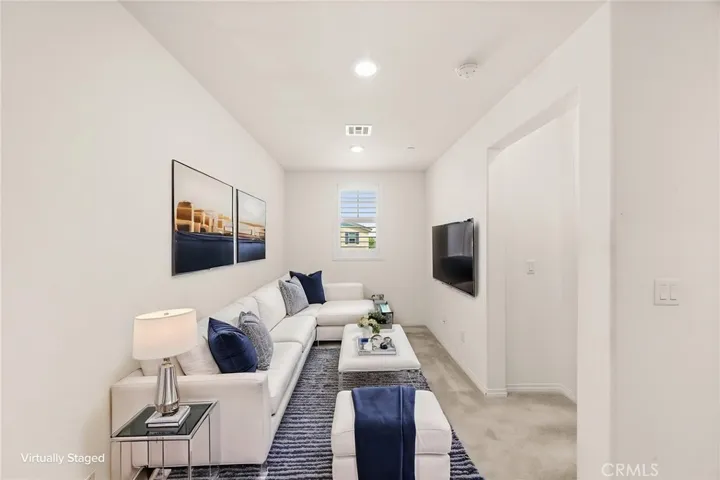 5562 Royal Oaks, Fontana, California 92336