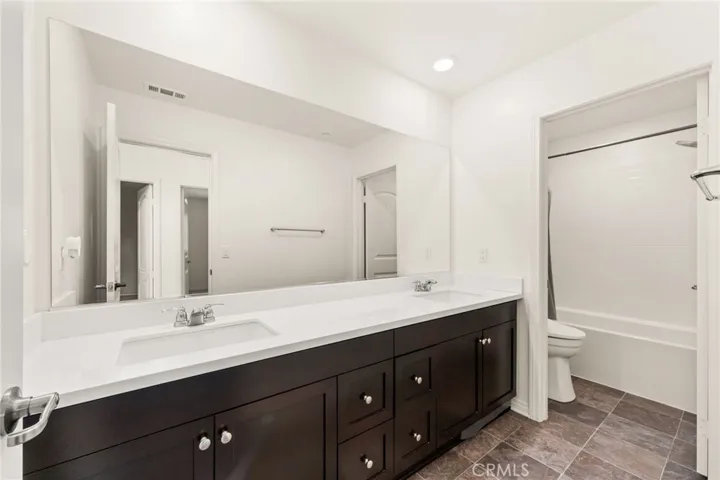 5562 Royal Oaks, Fontana, California 92336