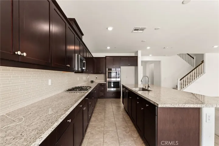 5562 Royal Oaks, Fontana, California 92336