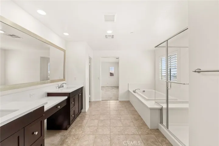 5562 Royal Oaks, Fontana, California 92336
