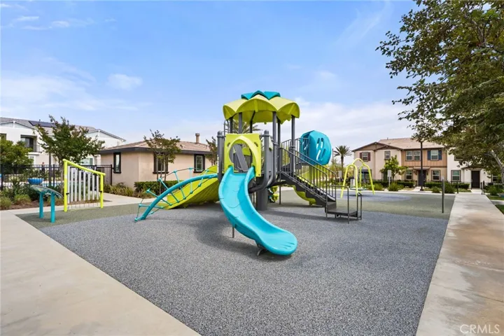 5562 Royal Oaks, Fontana, California 92336