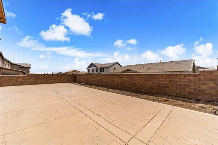 5562 Royal Oaks, Fontana, California 92336