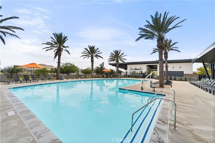 5562 Royal Oaks, Fontana, California 92336