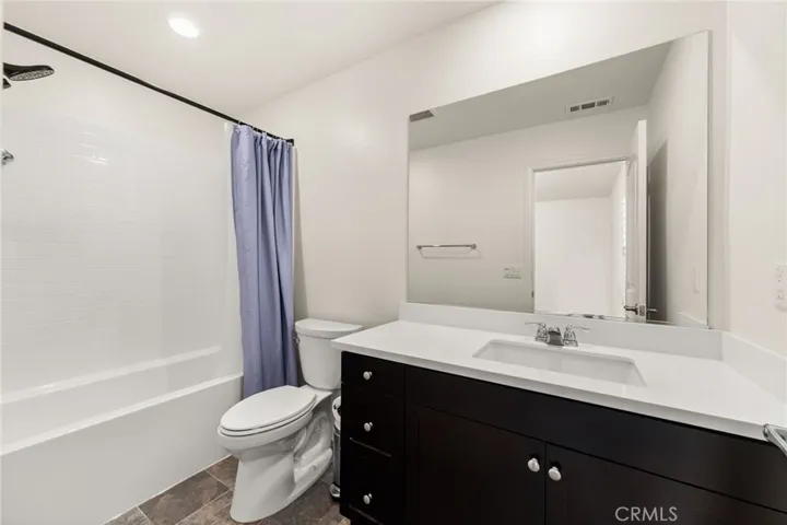 5562 Royal Oaks, Fontana, California 92336