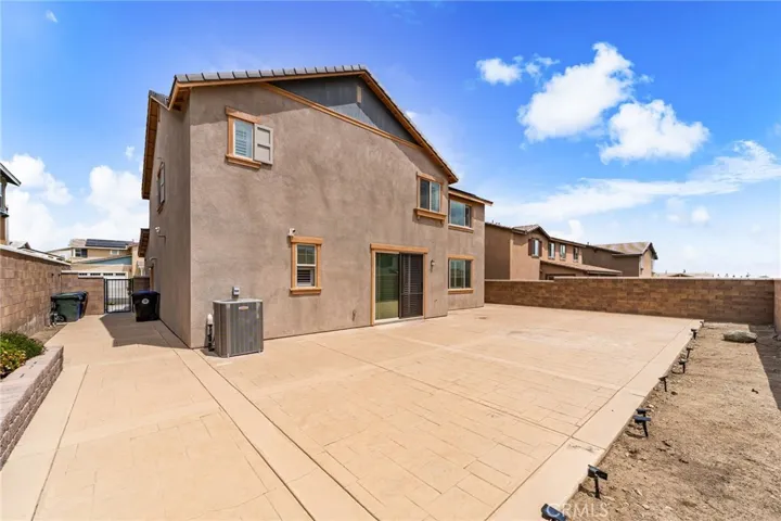 5562 Royal Oaks, Fontana, California 92336
