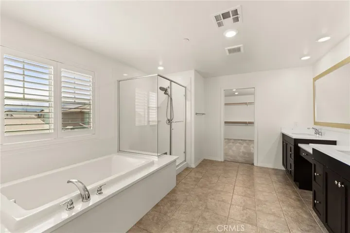 5562 Royal Oaks, Fontana, California 92336