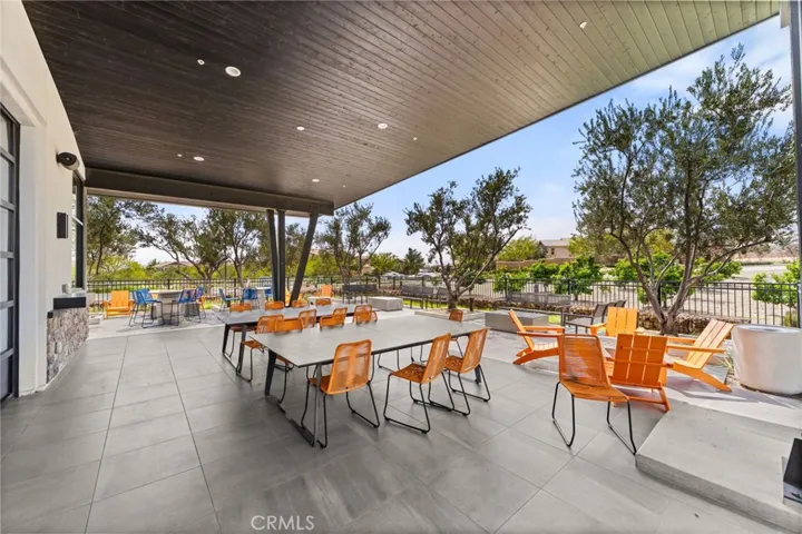 5562 Royal Oaks, Fontana, California 92336