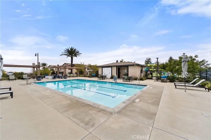 5562 Royal Oaks, Fontana, California 92336