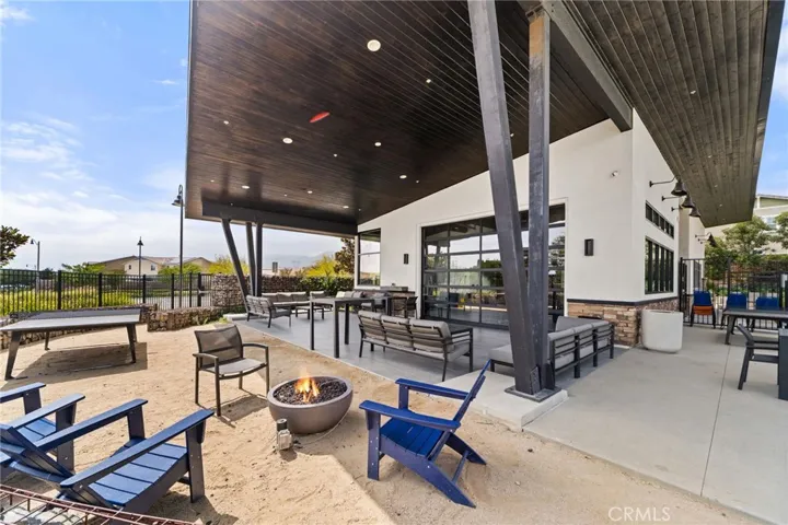 5562 Royal Oaks, Fontana, California 92336