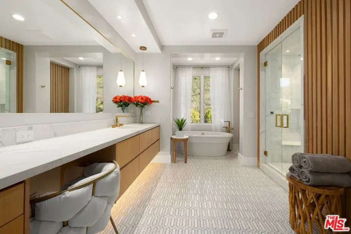 29462 Malibu View Court, Agoura Hills, California 91301