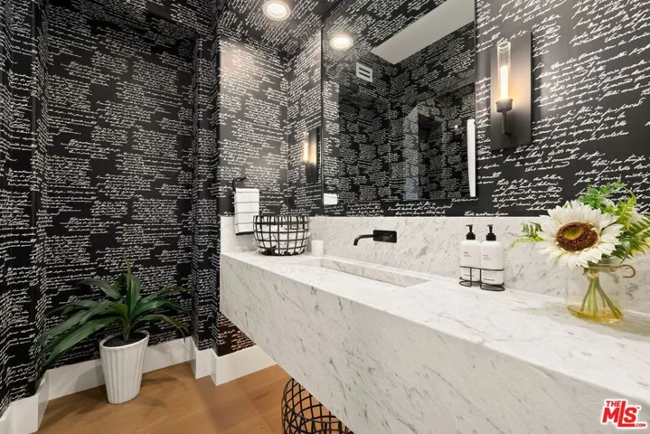 29462 Malibu View Court, Agoura Hills, California 91301