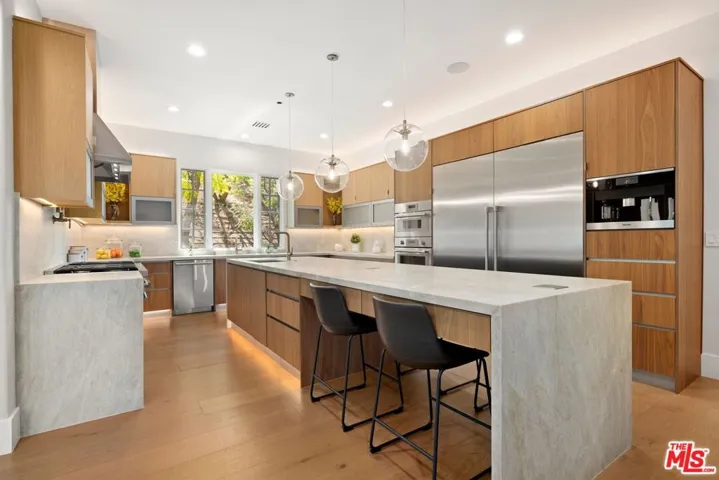 29462 Malibu View Court, Agoura Hills, California 91301