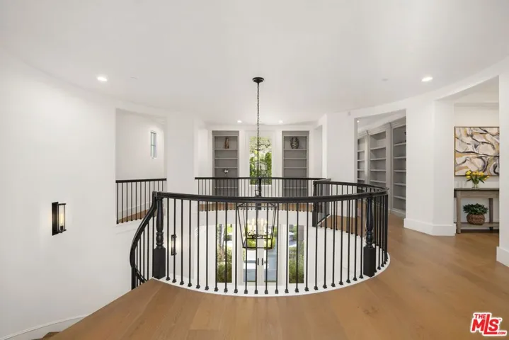 29462 Malibu View Court, Agoura Hills, California 91301