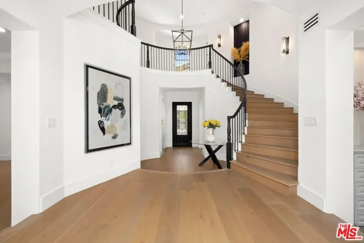 29462 Malibu View Court, Agoura Hills, California 91301